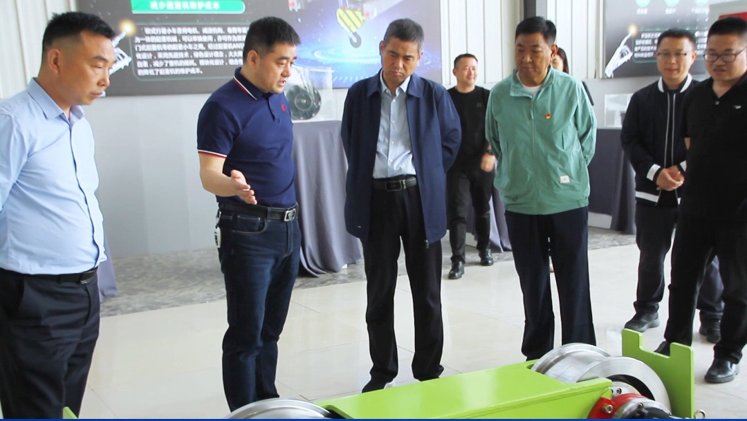 4月19日，熱烈歡迎市人大常委會副主任王國紅帶隊調研東起集團